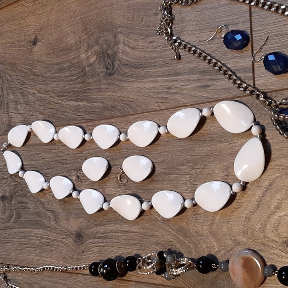 Costume jewelry bundle lot #2 - Picture 3 of 10